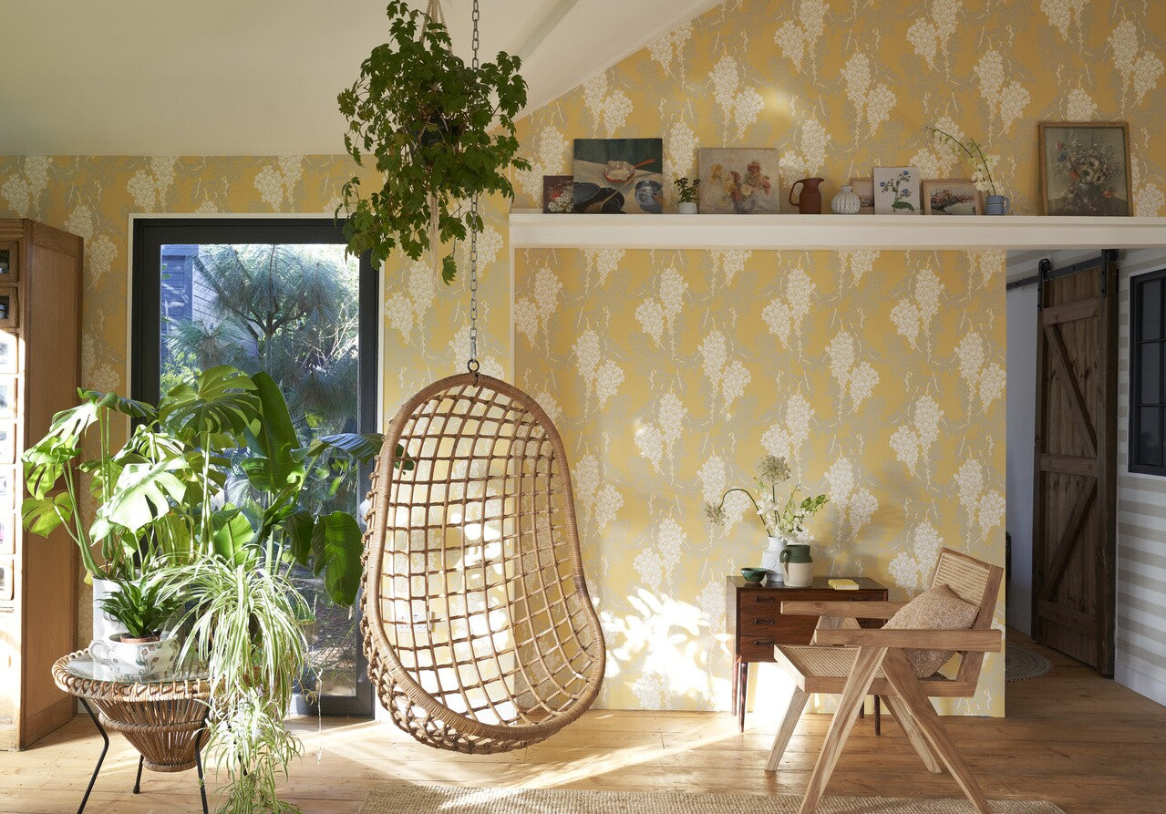 Farrow & Ball Wisteria BP 2212 behang in een woonkamer, sfeerbeeld 4