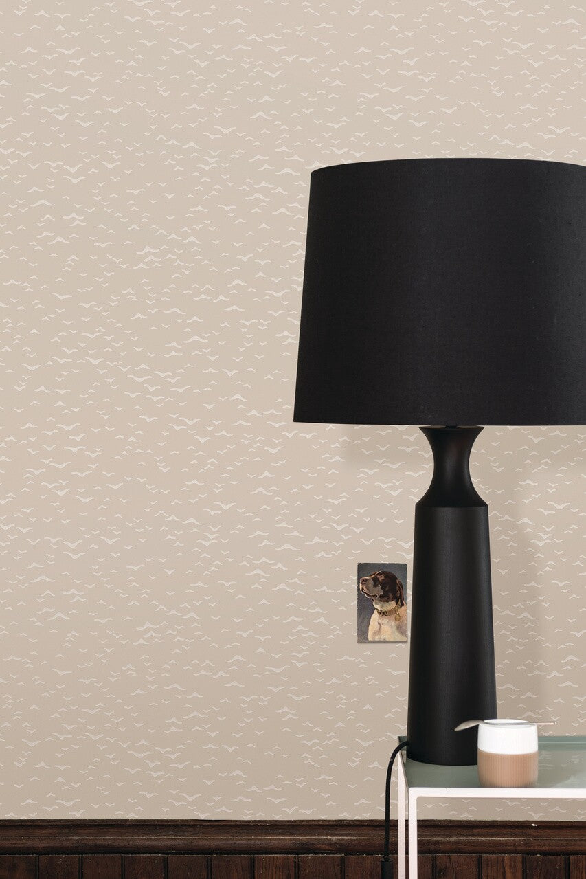 Farrow & Ball Yukutori 4301 behang in een woonkamer