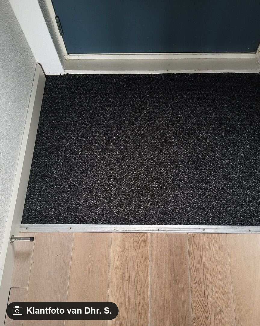 Klantfoto van Dhr. S. bij Forbo Coral Classic 4701 Anthracite – Droog- en schoonloopmat