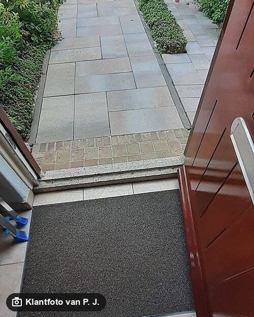 Klantfoto van P. J. bij Forbo Coral Classic 4794 Taupe – Droog- en schoonloopmat op maat