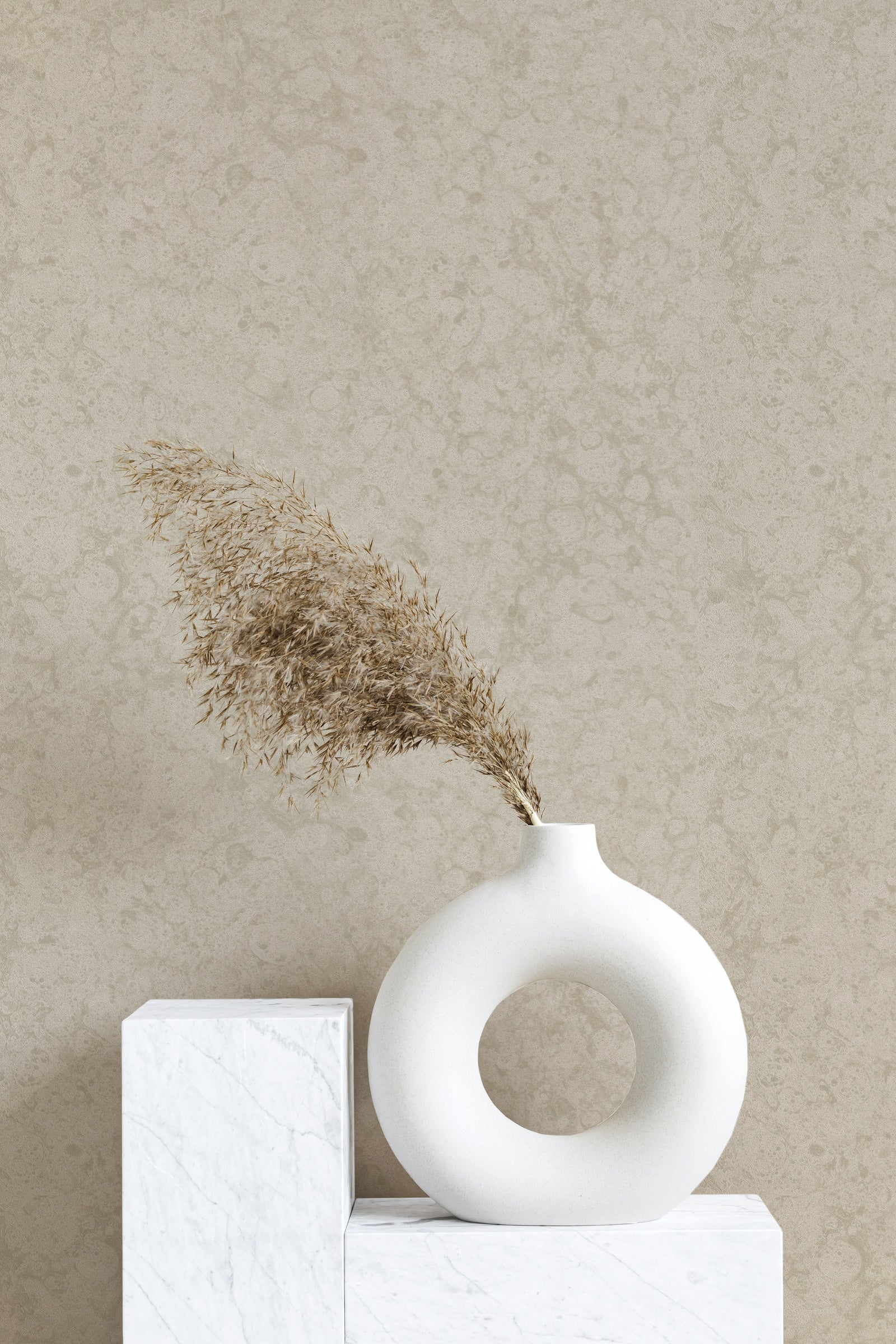 Hookedonwalls Material Matters Moonstone 24733 behang sfeerbeeld