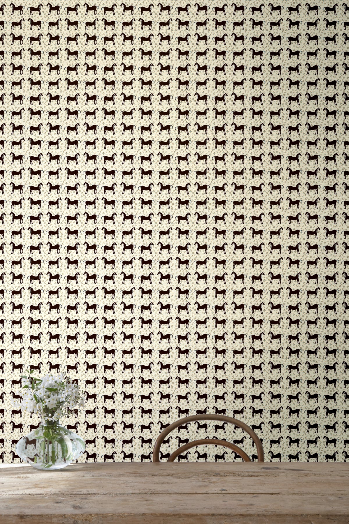 Hookedonwalls Marimekko Volume 06 Musta Tamma 25171 behang sfeerbeeld