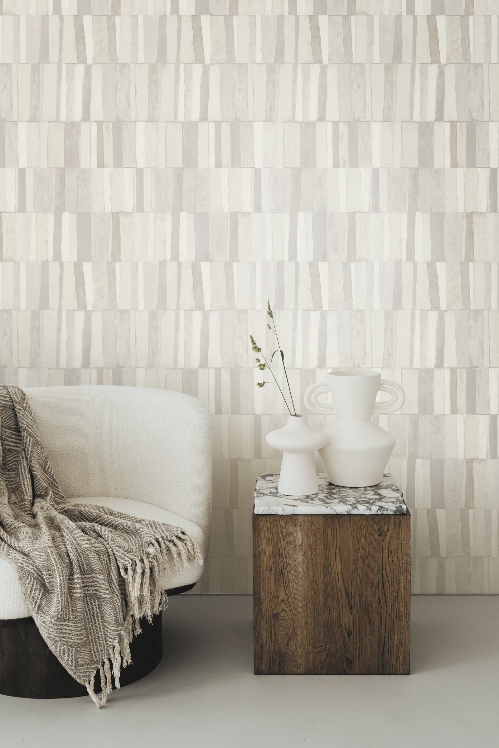 Hookedonwalls Academy Ritter Tiles 25612 behang sfeerbeeld