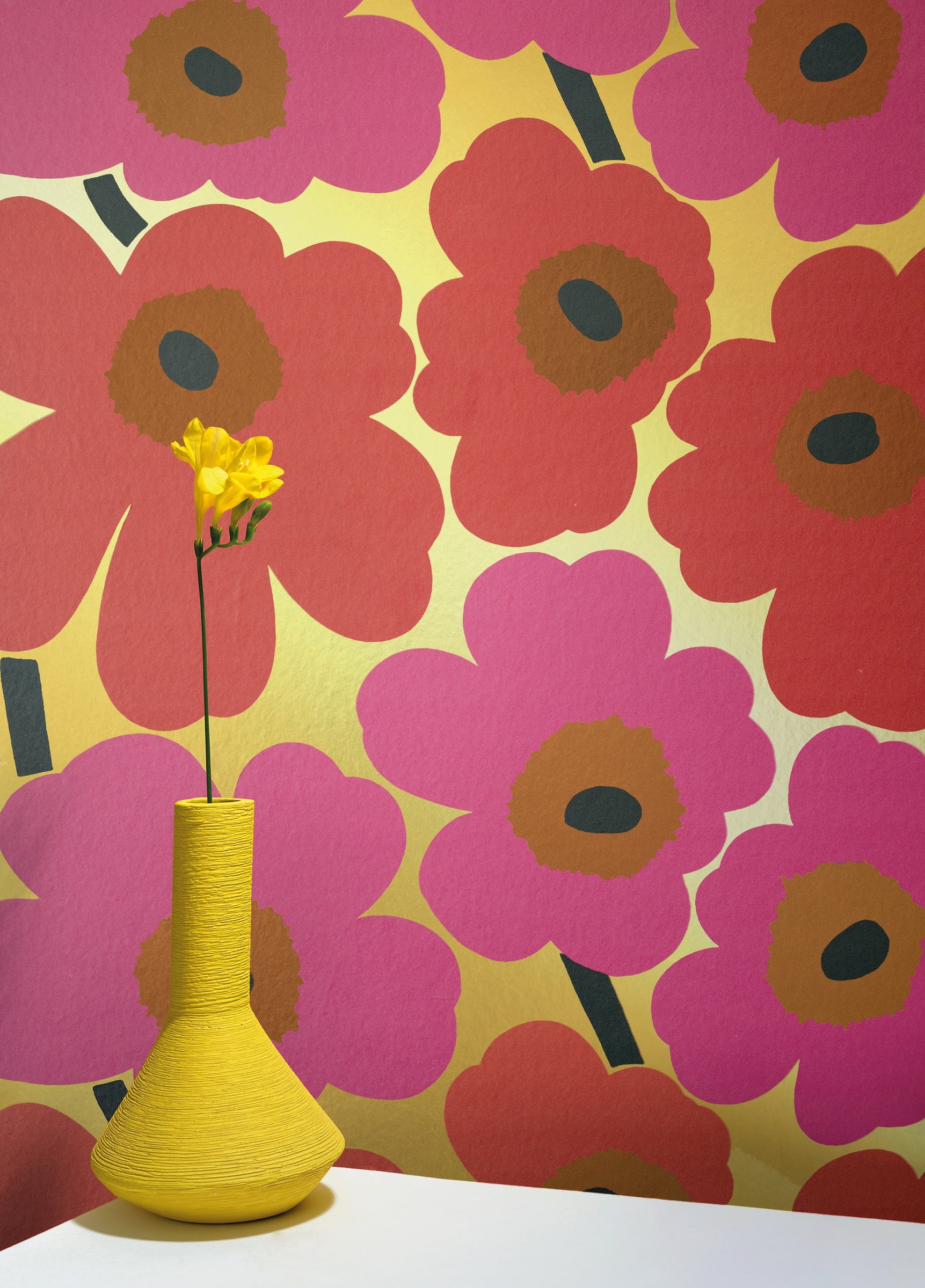 Hookedonwalls Marimekko Volume 07 Unikko 25905 behang sfeerbeeld