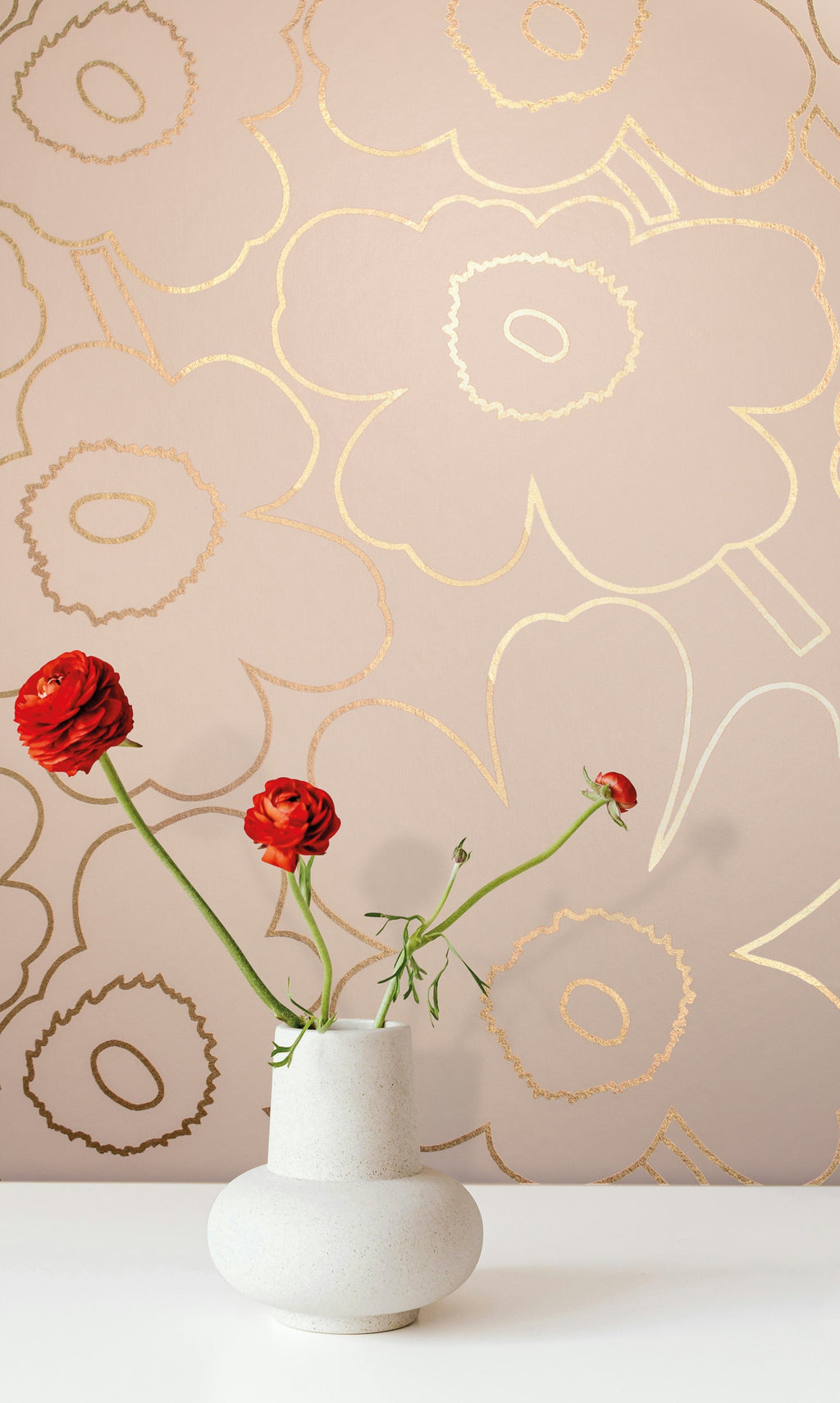 Hookedonwalls Marimekko Volume 07 Piirto Unikko 25915 behang sfeerbeeld