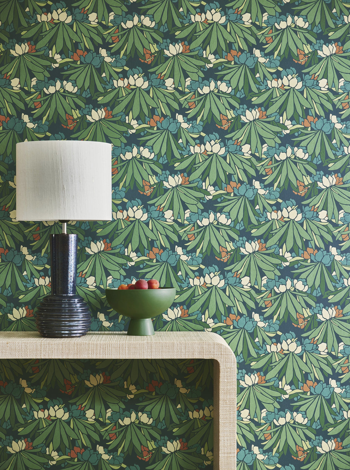 Hookedonwalls Young Traditionals Rhododendron 27827 behang sfeerbeeld