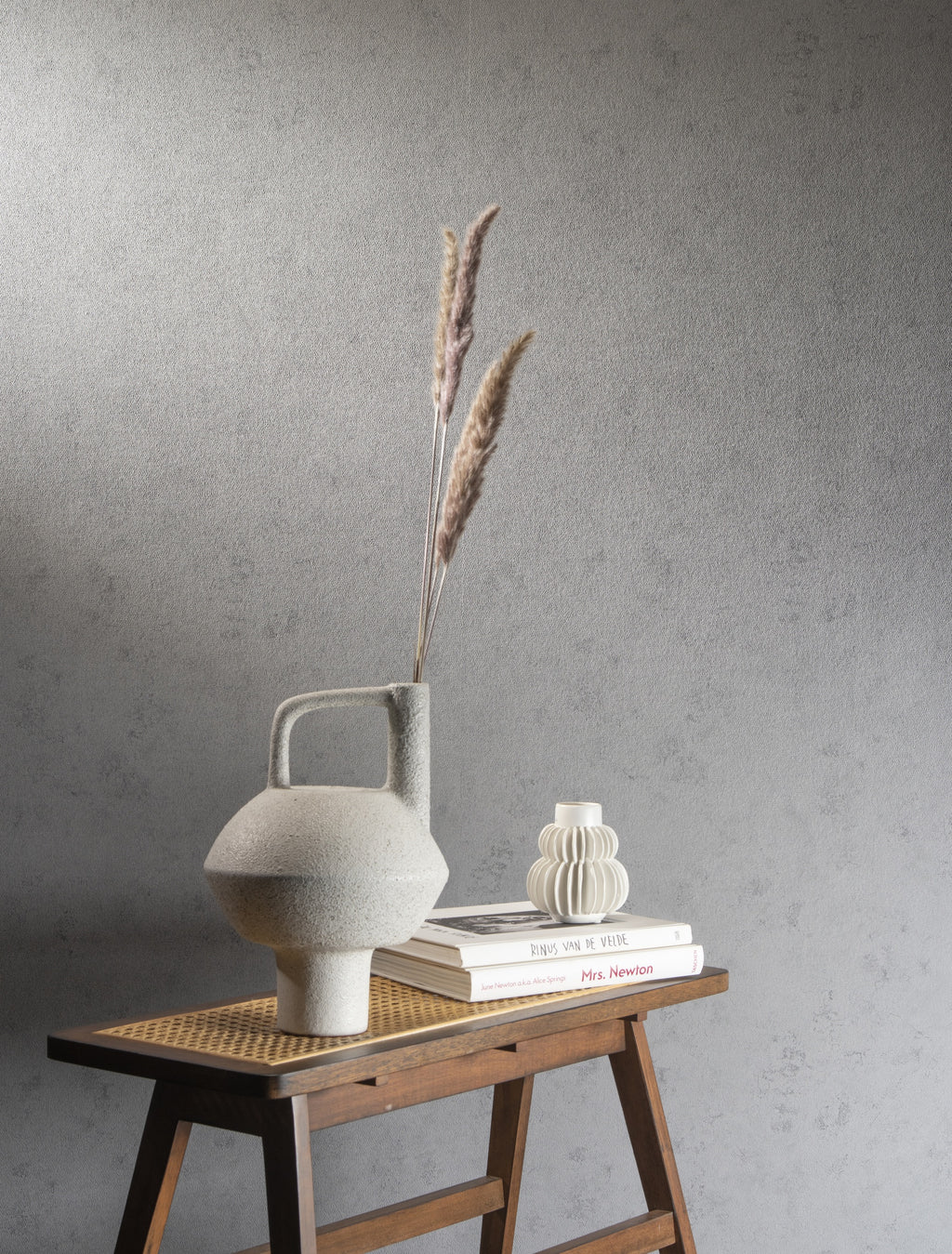 Hookedonwalls Terra Cotta Plain 1 42136 behang sfeerbeeld