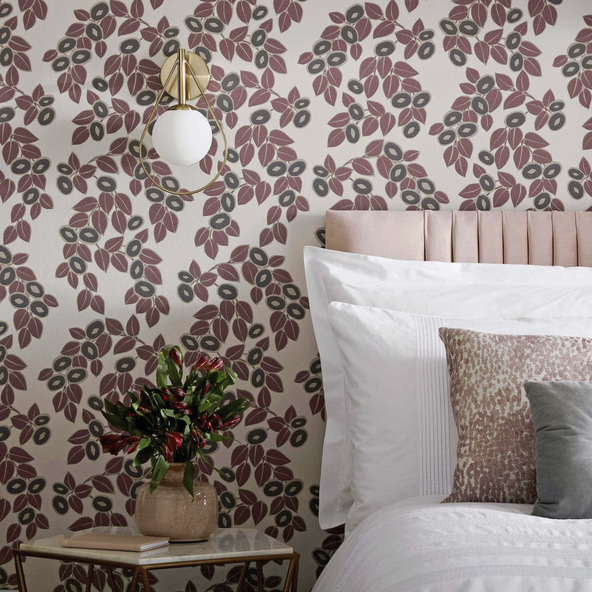 Hookedonwalls Soft Symmetry Bloom 68680 behang sfeerbeeld