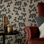 Hookedonwalls Soft Symmetry Bloom 68681 behang sfeerbeeld