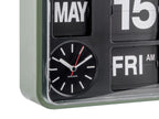 Karlsson flipklok Mini Flip, groen, detail: analoge wijzerplaat met Karlsson-logo, flipkaarten MAY en FRI AM
