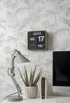 Karlsson flipklok Mini Flip, groen, sfeerfoto: aan wand met palmbladbehang boven bureau met lamp, aloë en boeken