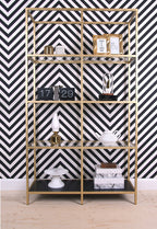 Karlsson flipklok Flip Clock No Case, zwart met chromen standaard, sfeerfoto: op gouden stellingkast met zigzag-behang