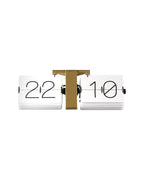 Karlsson flipklok Flip Clock No Case, wit met messing standaard, vooraanzicht