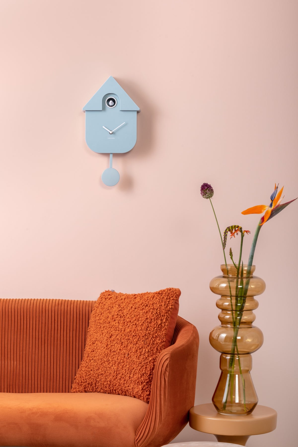 Karlsson koekoeksklok Modern Cuckoo, lichtblauw abs, sfeerfoto in interieur