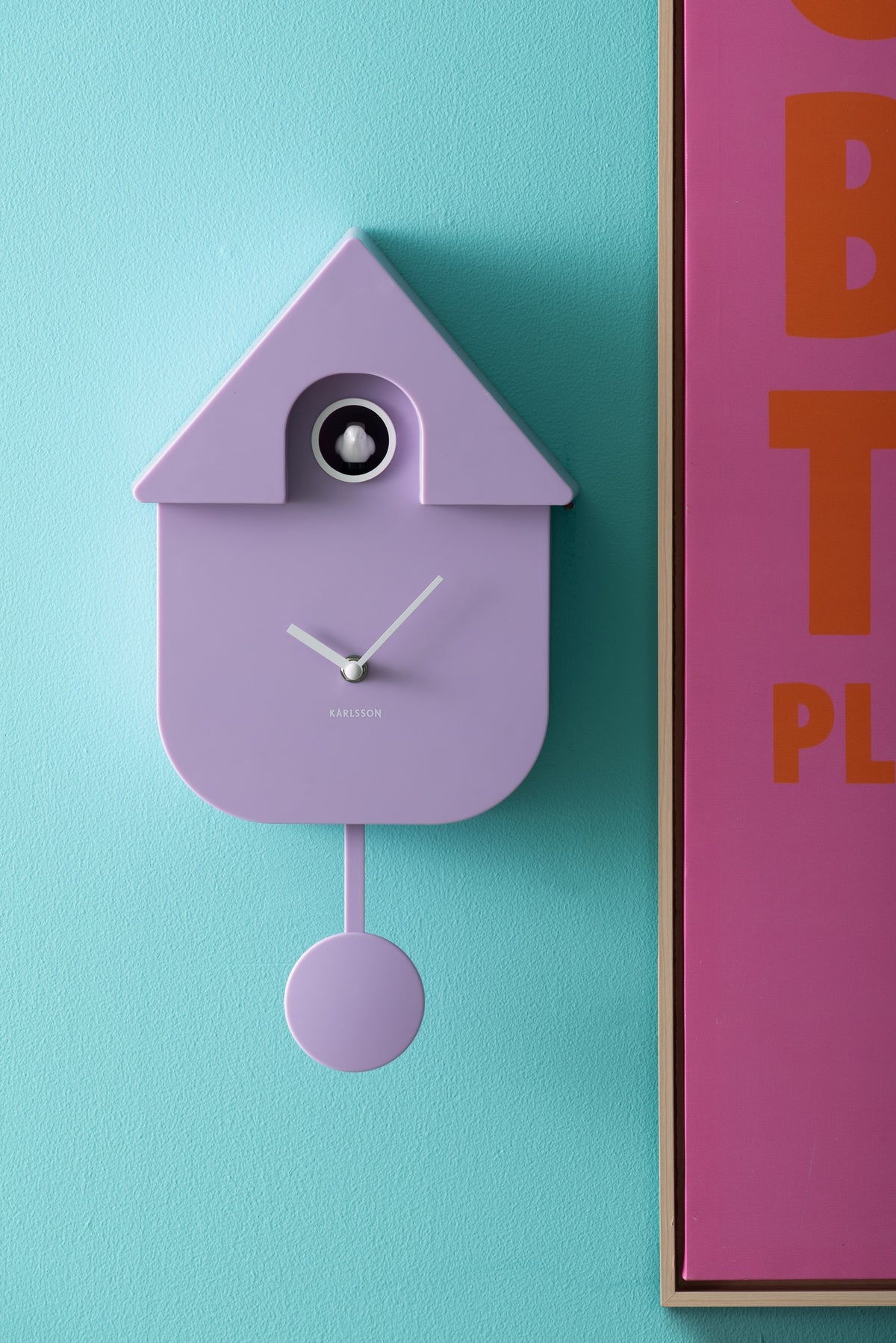Karlsson koekoeksklok Modern Cuckoo, zachtpaars, sfeerfoto in interieur