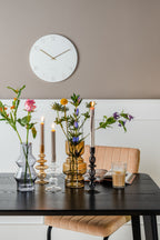 Karlsson wandklok Charm Small, gegraveerde cijfers, wit, sfeerfoto: aan taupe wand boven eettafel met vazen
