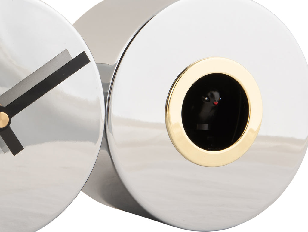 Karlsson koekoeksklok Duo Cuckoo, chrome (verchroomd), detail: gouden ring rond opening met vogeltje