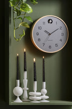 Karlsson koekoeksklok Natural Cuckoo, berkenhout muisgrijs, sfeerfoto in interieur