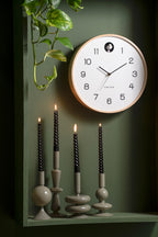 Karlsson koekoeksklok Natural Cuckoo, berkenhout wit, sfeerfoto in interieur