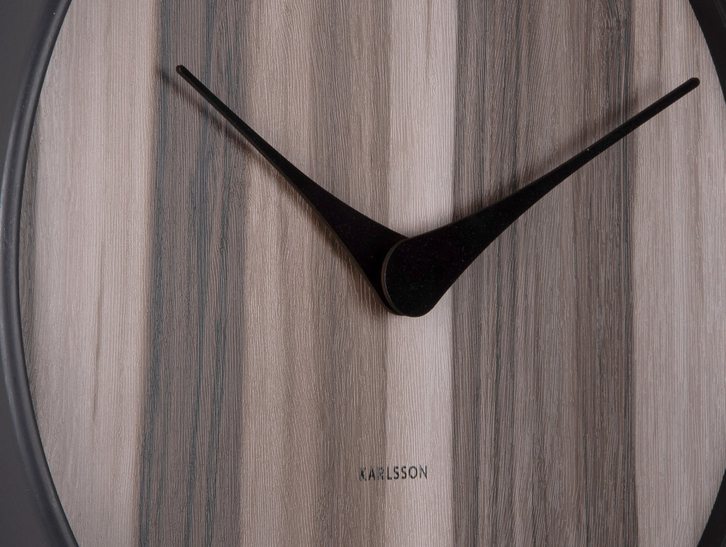 Karlsson wandklok Wood Melange, donker hout, detail