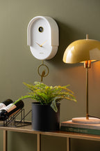 Karlsson koekoeksklok Tweet, wit, sfeerfoto in interieur