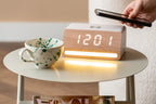 Karlsson wekker Retro LED, wit, sfeerfoto in interieur