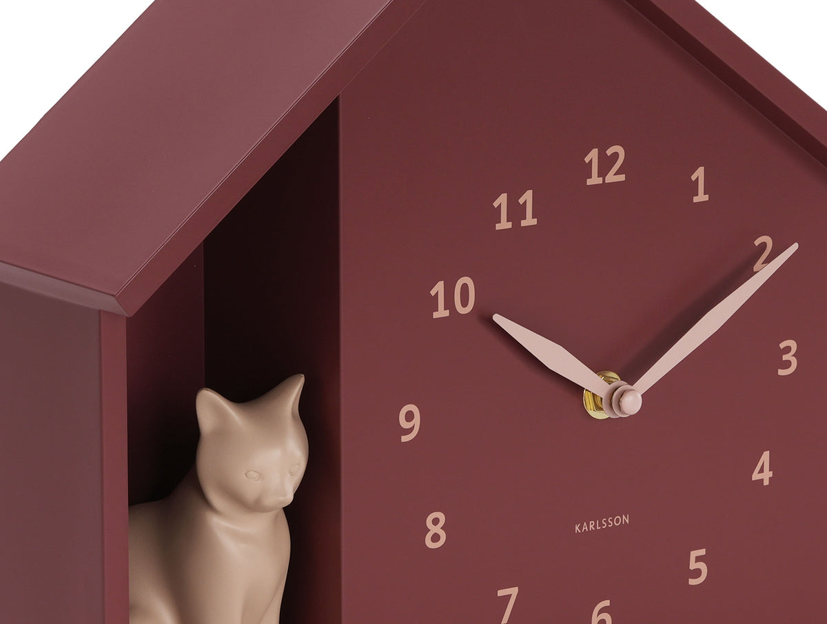 Karlsson wandklok Sitting Cat, rood, detail: beige kat en wijzers