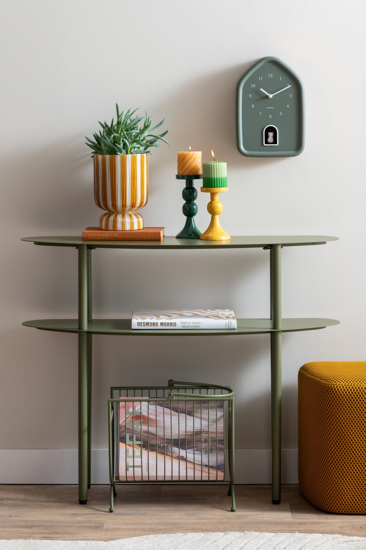 Karlsson wandklok Modern Kitty, groen, sfeerfoto in interieur