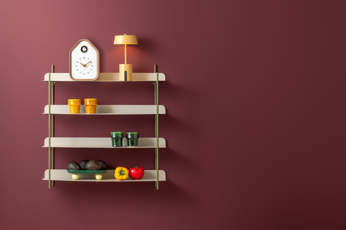 Karlsson koekoeksklok Reina Cuckoo, mokkabruin, sfeerfoto in interieur