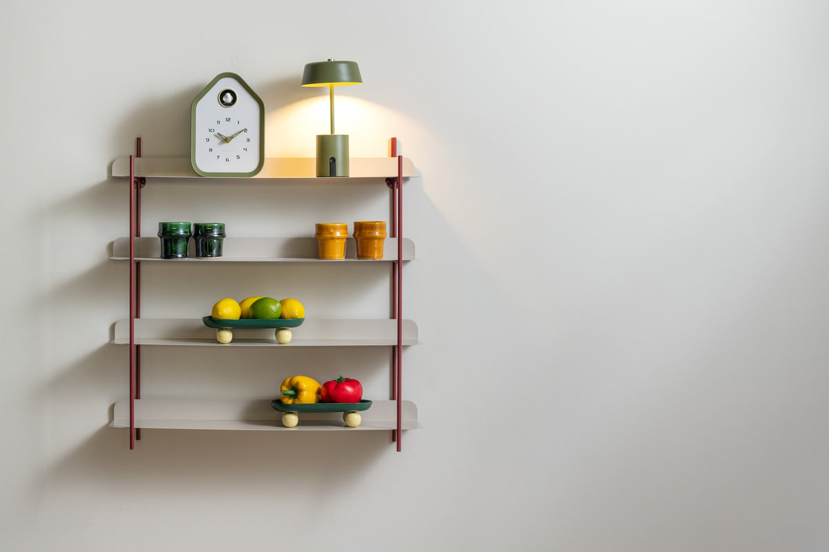 Karlsson koekoeksklok Reina Cuckoo, luxe groen, sfeerfoto in interieur