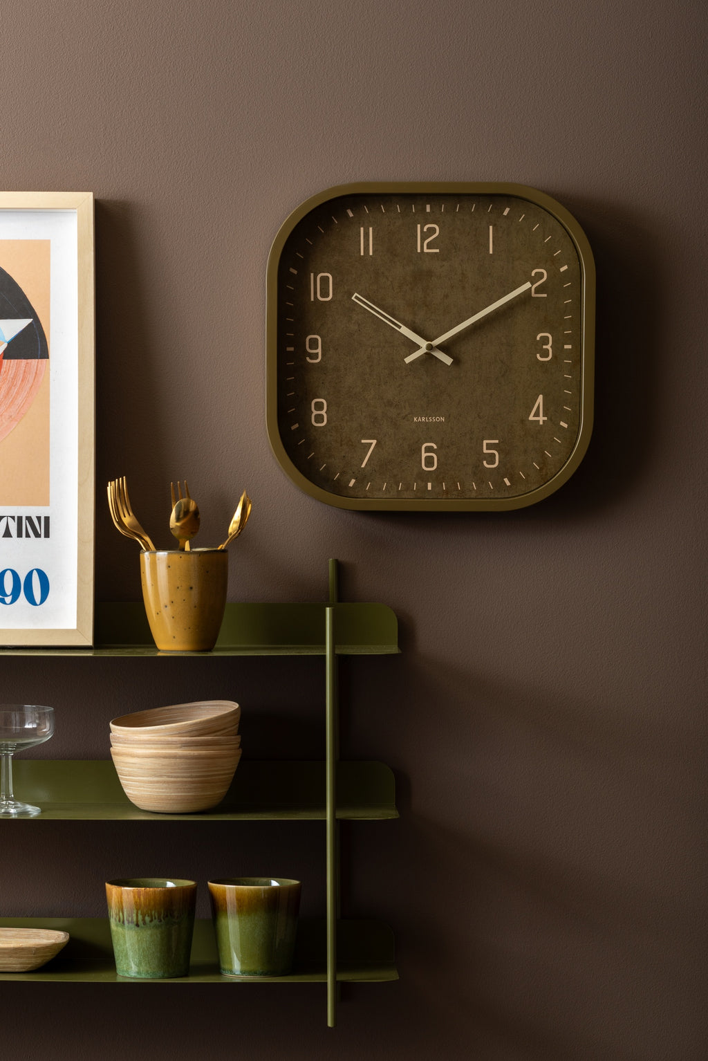 Karlsson wandklok Elemental Cuadrado, luxe groen, sfeerfoto in interieur