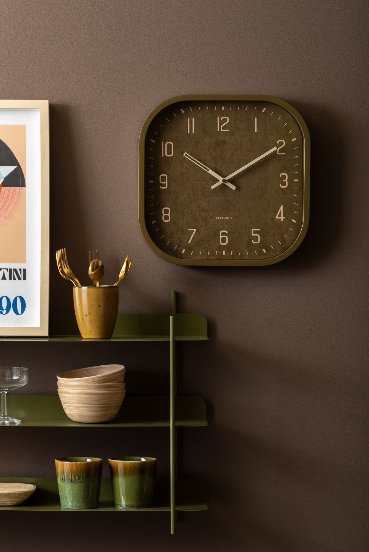 Karlsson wandklok Elemental Cuadrado, luxe groen, sfeerfoto in interieur