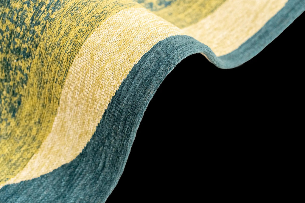 Louis de Poortere Craft Marble 2062 Larch vloerkleed met een plooi, dun en soepel
