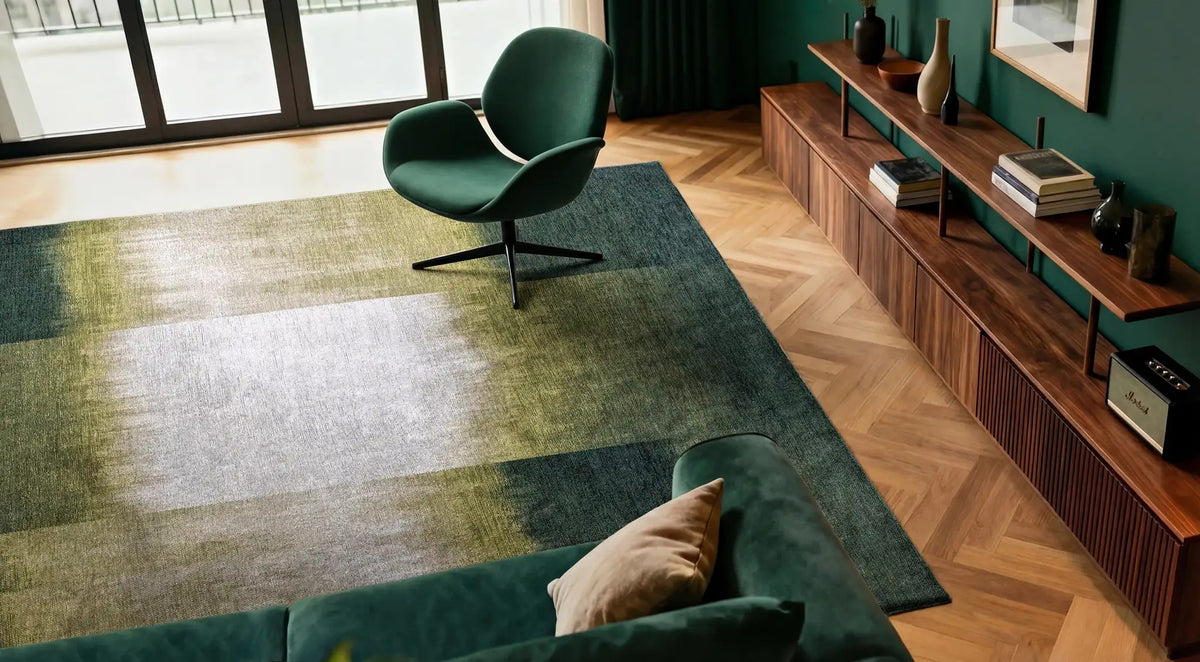 Louis de Poortere Meditation Sendai 2071 Forest Mood vloerkleed in interieur
