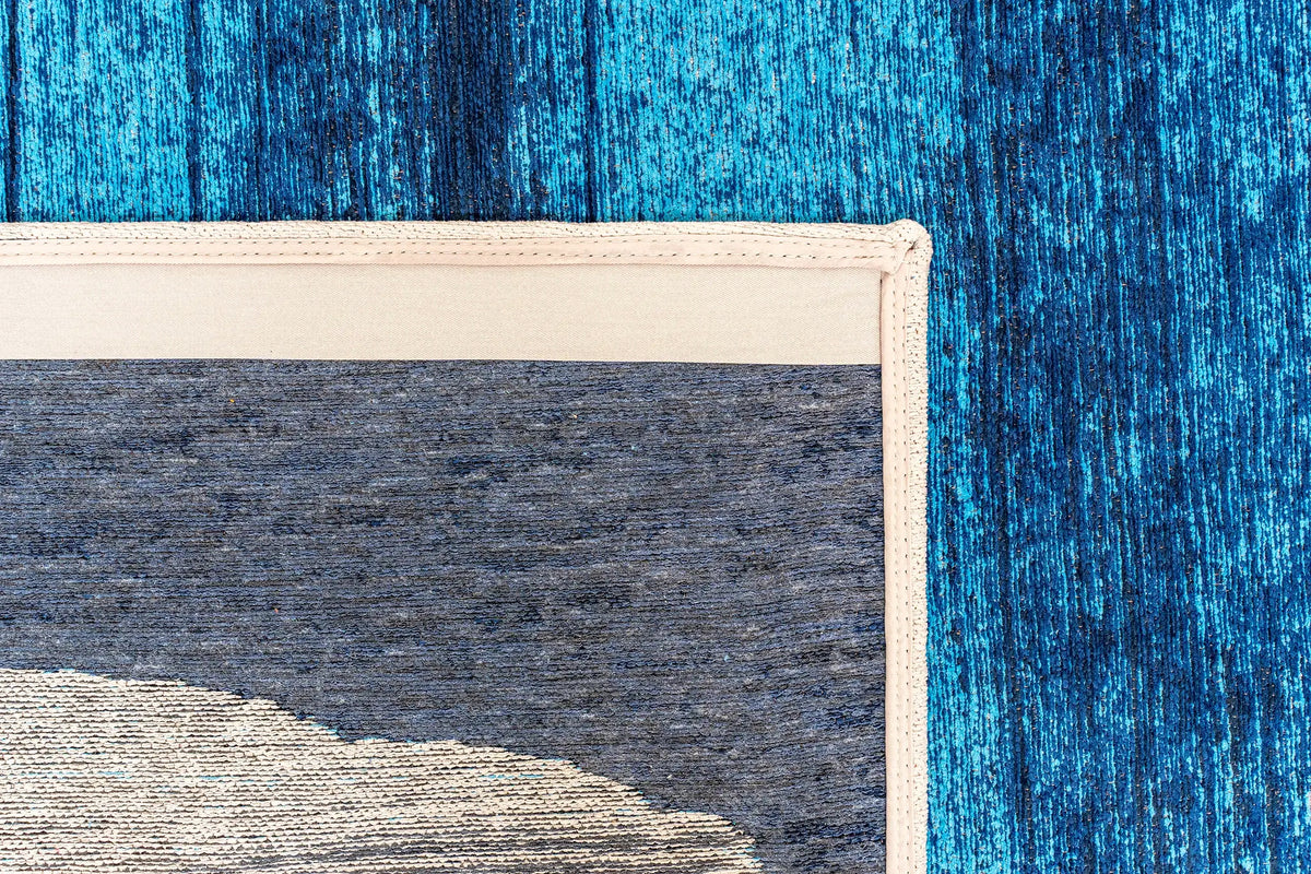 Close-up van het dessin van het Louis de Poortere Craft Brush 2080 Diva Blue vloerkleed