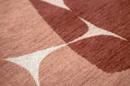 Close-up van het dessin van het Louis de Poortere Gallery Stones 2088 Cherry Mocha vloerkleed
