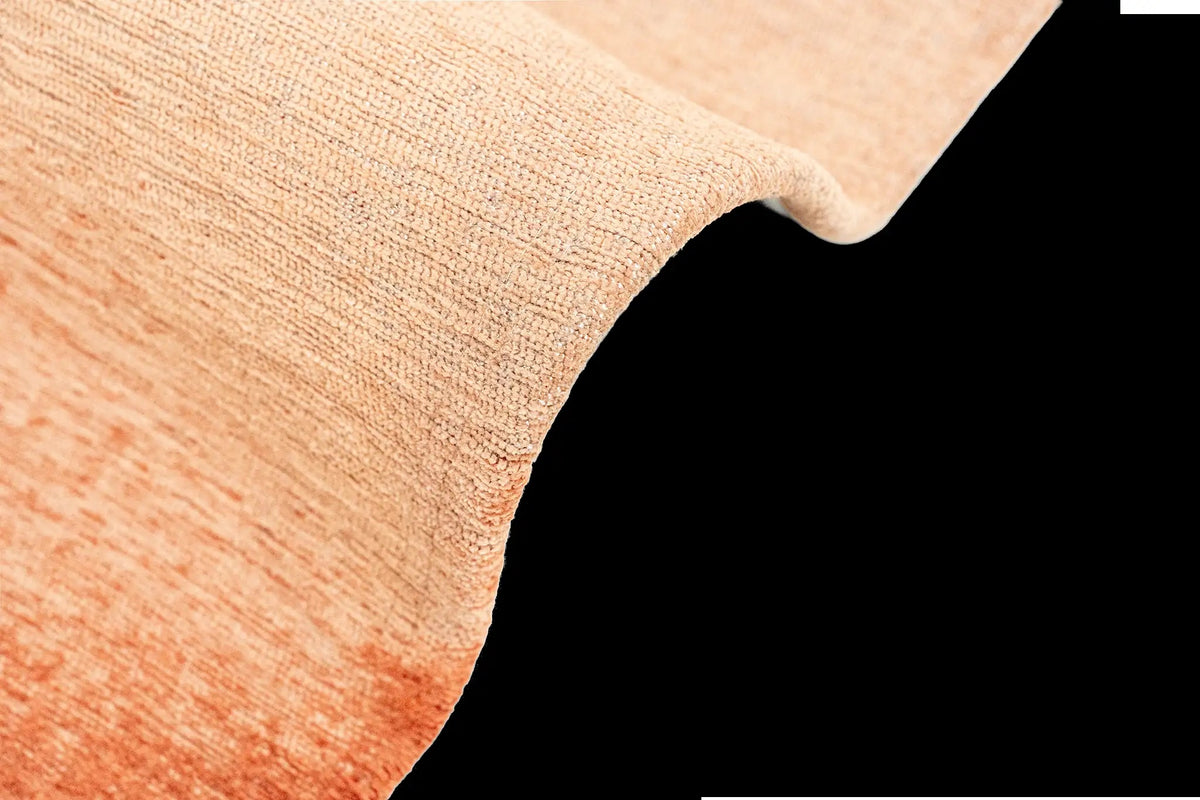 Louis de Poortere Meditation Aquarelle 2090 Rust vloerkleed met een plooi, dun en soepel
