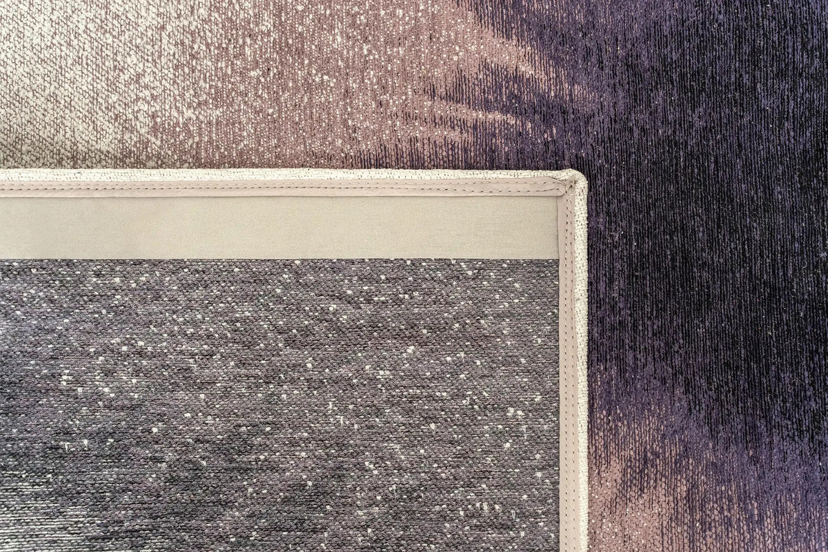 Close-up van het dessin van het Louis de Poortere Meditation Drop 2101 Purple Smoke vloerkleed