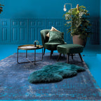 Louis de Poortere Fading World Medallion 8254 Blue Night vloerkleed in interieur