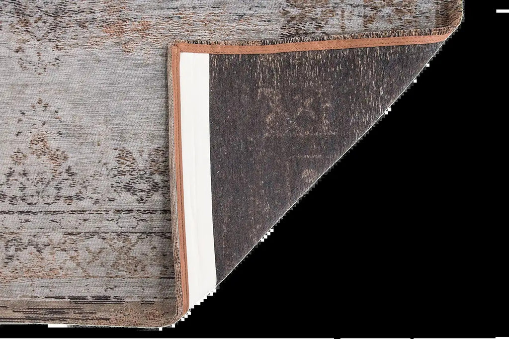 Louis de Poortere Fading World Medallion 8257 Grey Ebony vloerkleed met een plooi, dun en soepel