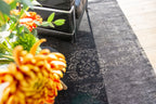 Louis de Poortere Fading World Medallion 8263 Mineral Black vloerkleed in interieur