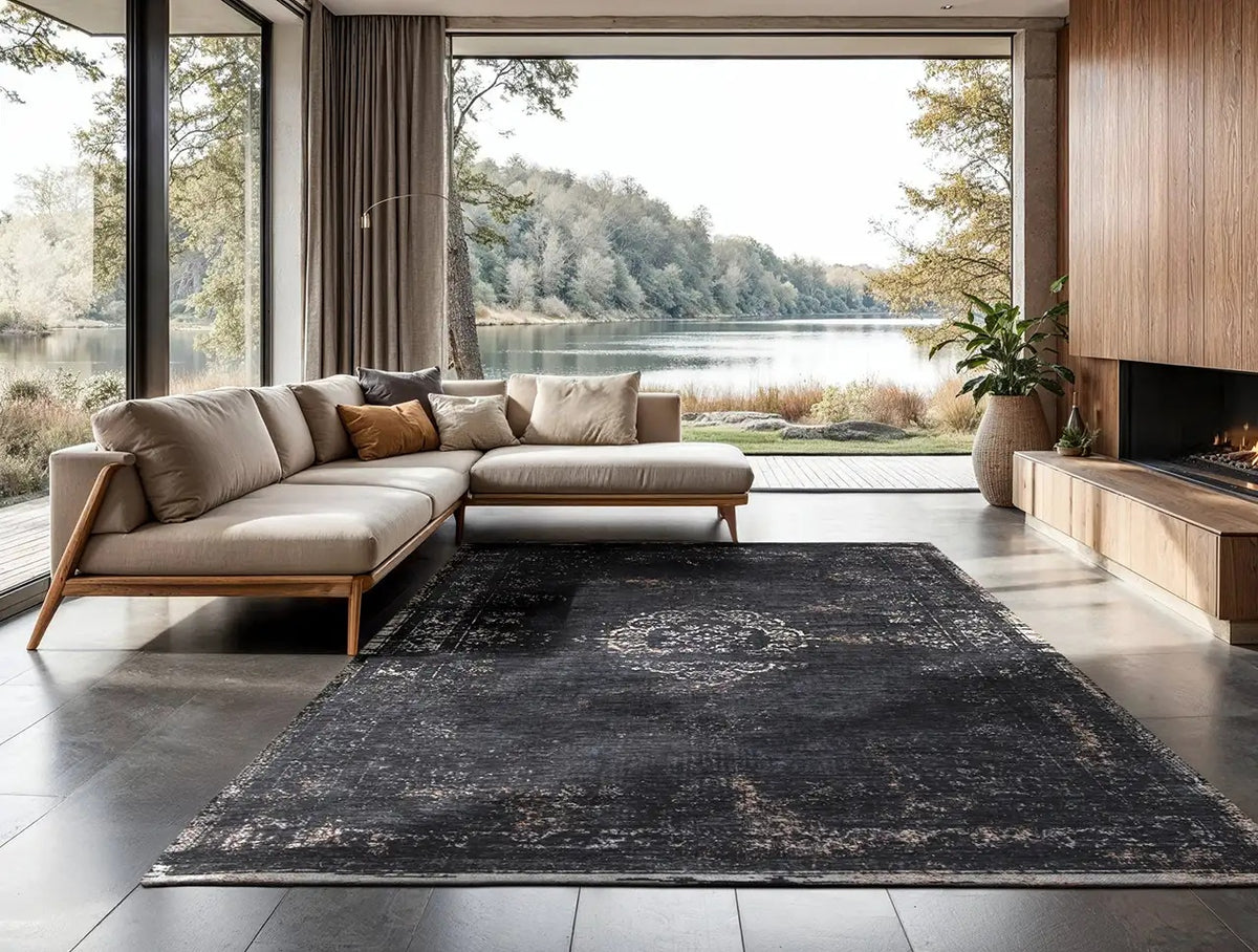 Louis de Poortere Fading World Medallion 8263 Mineral Black vloerkleed in interieur
