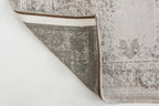 Achterkant van het Louis de Poortere Fading World Medallion 8383 Salt & Pepper vloerkleed