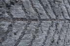 Close-up van het dessin van het Louis de Poortere Mad Men Jacob's Ladder 8425 Harlem Contrast vloerkleed