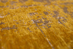 Close-up van het dessin van het Louis de Poortere Mad Men Griff 8550 Liberty Gold vloerkleed
