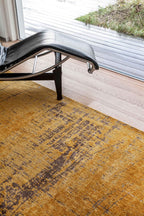 Louis de Poortere Mad Men Griff 8550 Liberty Gold vloerkleed in interieur