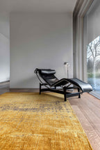 Louis de Poortere Mad Men Griff 8550 Liberty Gold vloerkleed in interieur
