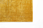 Zijaanzicht van het Louis de Poortere Mad Men Griff 8550 Liberty Gold vloerkleed