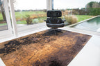 Louis de Poortere Mad Men Cracks 8618 Deep Mine vloerkleed in interieur