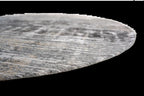 Louis de Poortere Atlantic Streaks 8716 Coney Grey vloerkleed met een plooi, dun en soepel